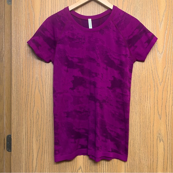 Athleta | Momentum Camo Short-Sleeve Tee | Size L - Picture 2 of 11